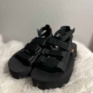 FLATFORM MEVIA Tevas size 6